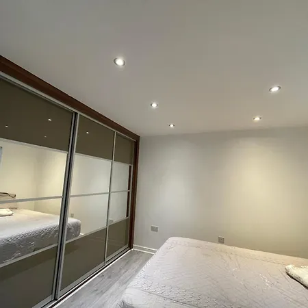 Ulker Homestay Bristol