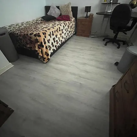 Ulker Homestay Bristol